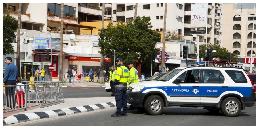 ΕΚΤΑΚΤΟ - ΠΑΦΟΣ:  Όχημα παρέσυρε πεζό - Κλήθηκε ασθενοφόρο