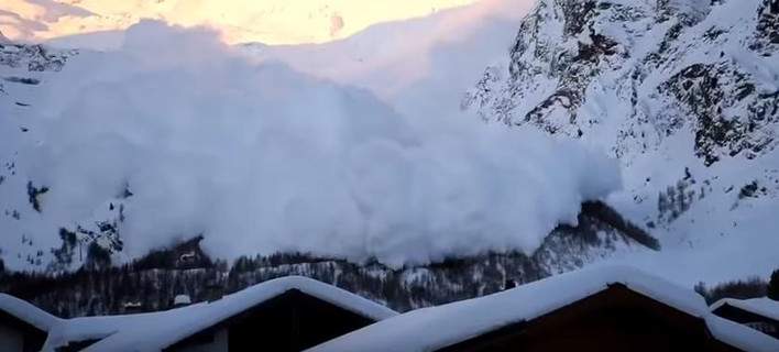Τεράστια χιονοστιβάδα καταπίνει μέσα σε ένα λεπτό ένα χωριό στην Ελβετία - VIDEO