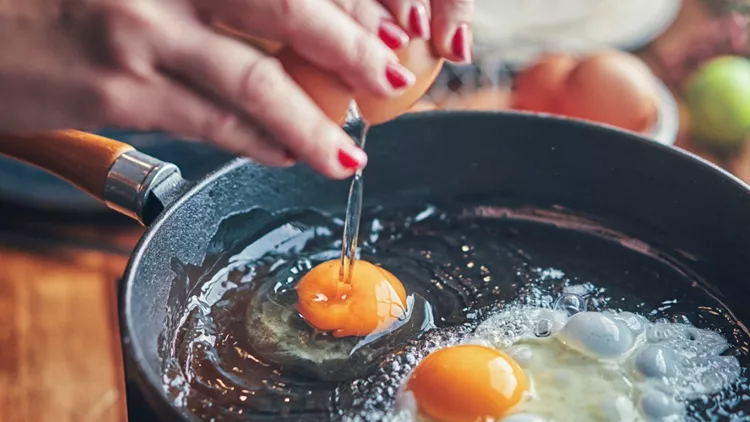 Τρως βραστά αυγά κάθε μέρα; Δες τι πραγματικά συμβαίνει στο σώμα σου
