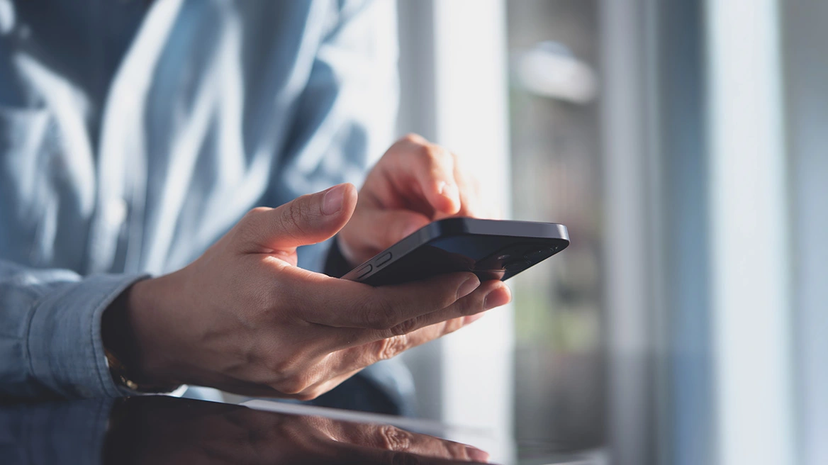 Εσύ τα ήξερες; Τα 3 λάθη που κάνουν οι περισσότεροι όταν αγοράζουν κινητό