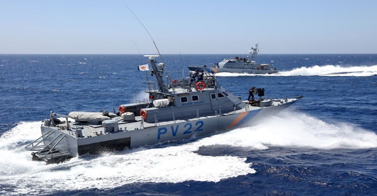 Βυθίστηκε βαρυφορτωμένη βάρκα που μετέφερε μετανάστες ανοιχτά του Κάβο Γκρέκο - Σωτήρια επέμβαση Λιμενικής - Συνελήφθη ο φερόμενος διακινητής 
