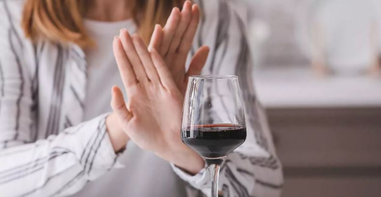Πέντε οφέλη υγείας που θα διαπιστώσετε εάν κόψετε το αλκοόλ για ένα μήνα