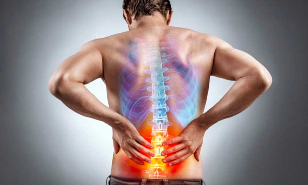 Πέντε SOS κινήσεις που ανακουφίζουν τον πόνο στη μέση 
