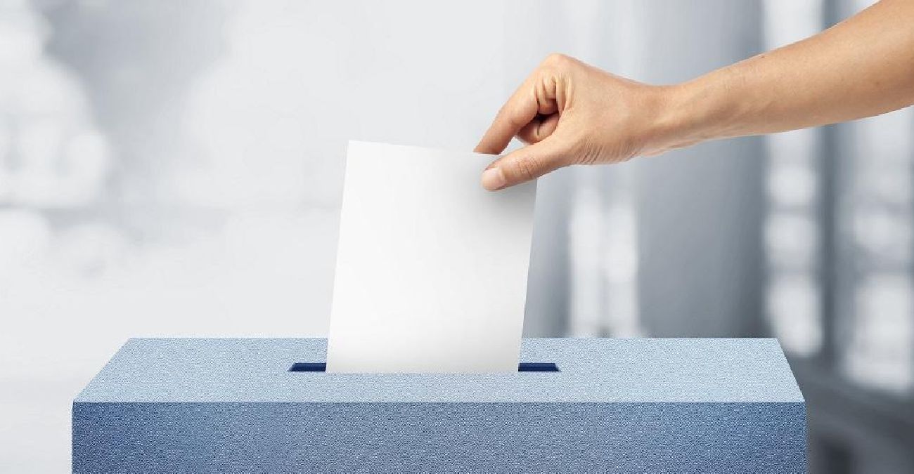 Guardian: Ένας στους τρεις Ευρωπαίους ψήφισε αντικαθεστωτικά, ακραία κόμματα