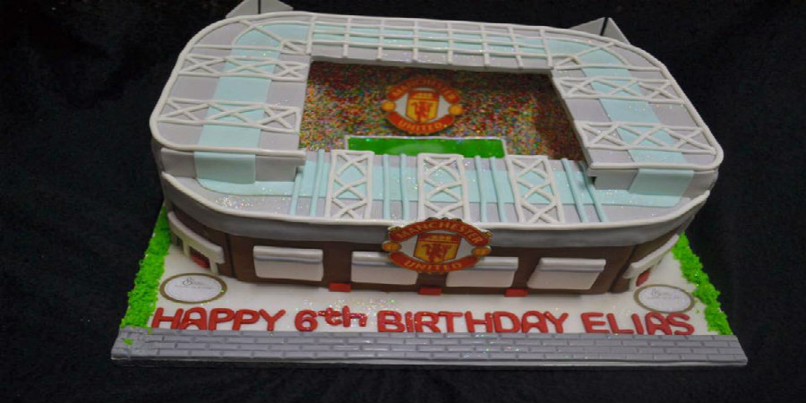 Κύπρια παρουσιάστρια έκανε στον γιο της την πιο τέλεια τούρτα! Το γήπεδο της Manchester – ΦΩΤΟΓΡΑΦΙΑ 
