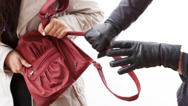 ΛΕΜΕΣΟΣ: Κλέφτης επιτέθηκε σε γυναίκα λαχειοπώλη – Της άρπαξε την τσάντα με τα λαχεία