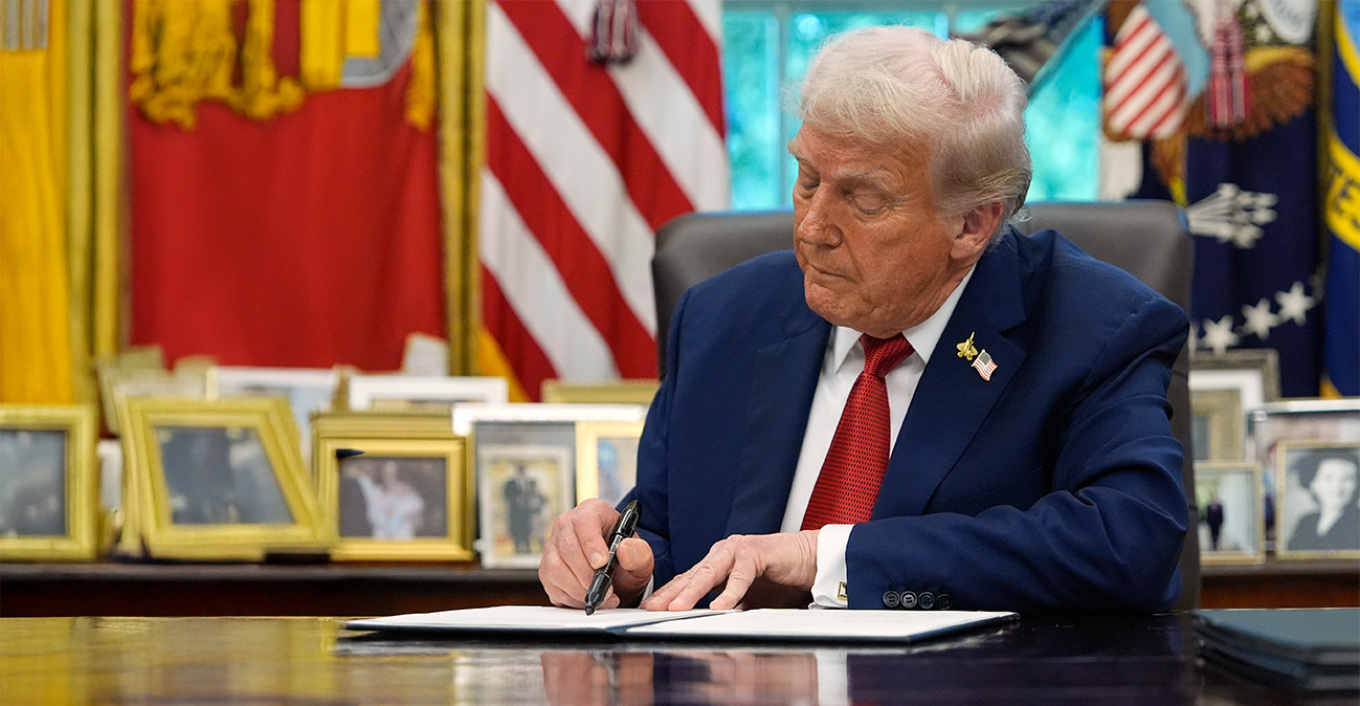 Ο Τραμπ προανήγγειλε εκτελεστικό διάταγμα για ενιαία έγκριση εφαρμογών AI