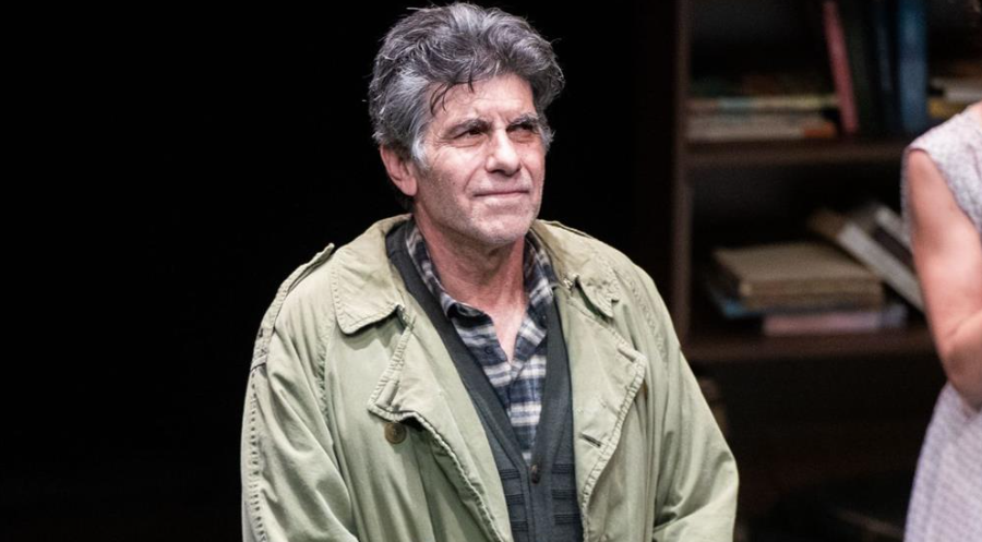 Γιάννης Μπέζος: «Δεν με ενδιαφέρει καθόλου να μπω στο Netflix, έχω δει απίστευτες ανοησίες εκεί»