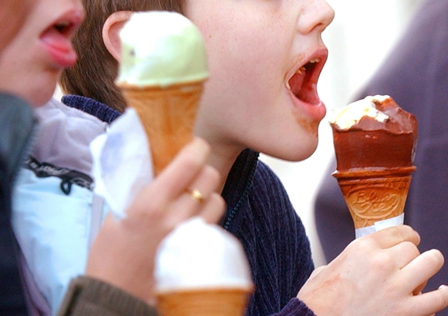 Φαγητό και... ψυχολογία: Πώς το στρες των γονιών τροφοδοτεί την παιδική παχυσαρκία