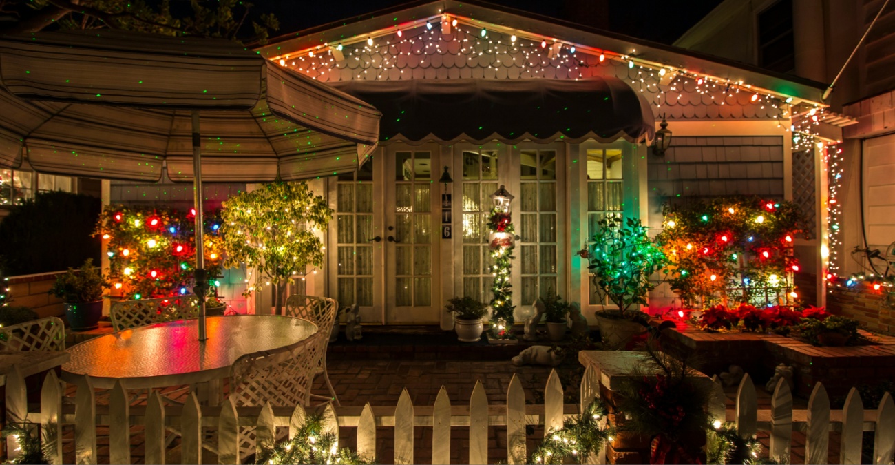 Ποιο σπίτι θα κλέψει τη λάμψη; Ο Στρόβολος βραβεύει τα πιο… μαγικά χριστουγεννιάτικα σπίτια!