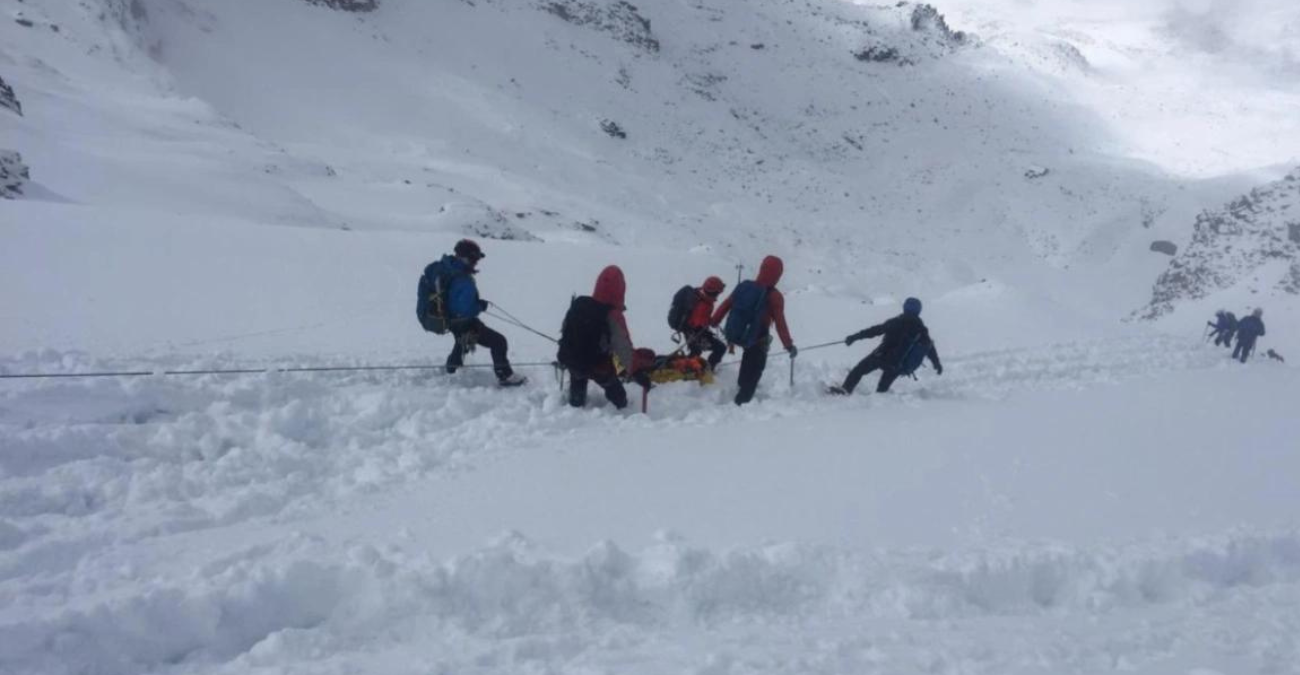 Ισημερινός: Χιονοστιβάδα παρέσυρε τρεις ορειβάτες