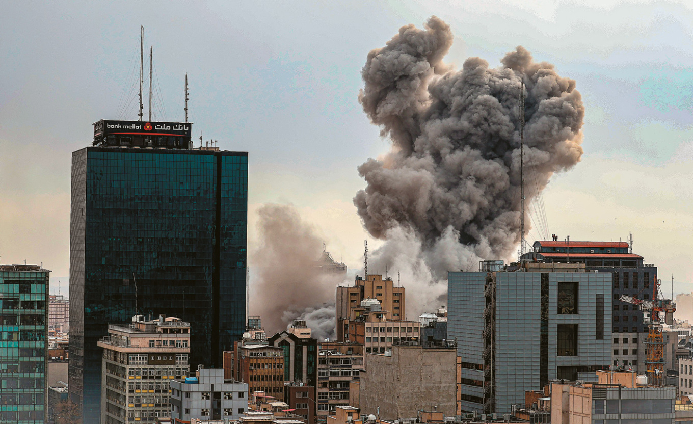 LIVE: Το Ιράν απειλεί ότι θα βάλει νάρκες στον Περσικό Κόλπο αν οι ΗΠΑ επιτεθούν στις ακτές και τα νησιά