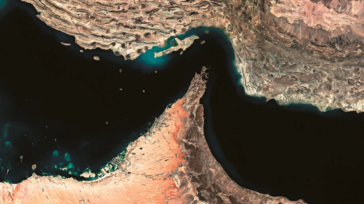 Το Ιράν υπόσχεται να εκδικηθεί για την κατάληψη εμπορικού πλοίου από τους Αμερικανούς