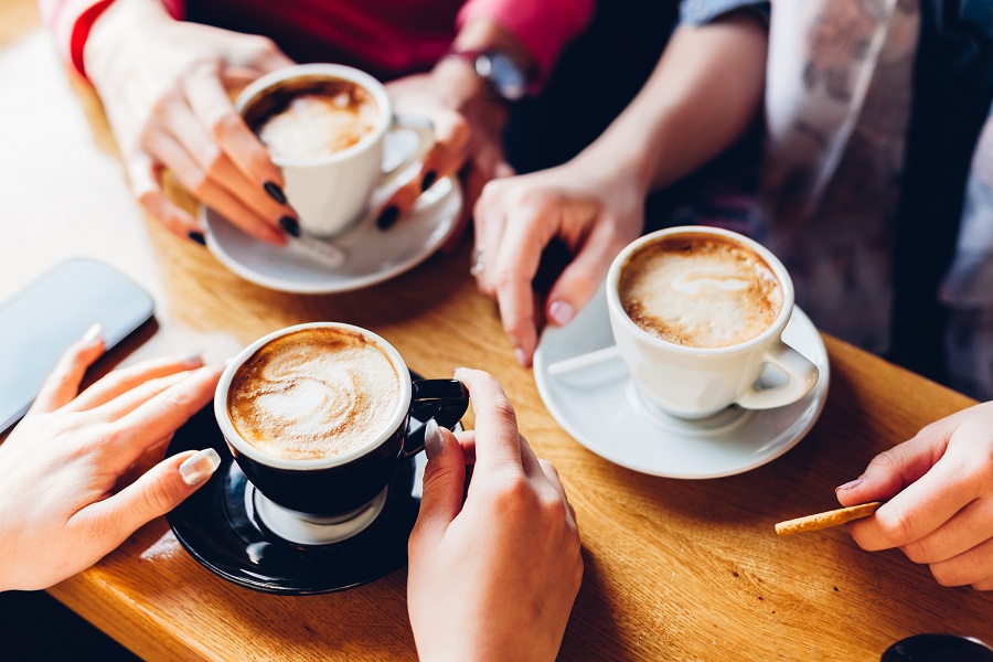 Η σωστή ώρα να πίνεις καφέ, σύμφωνα με τους επιστήμονες