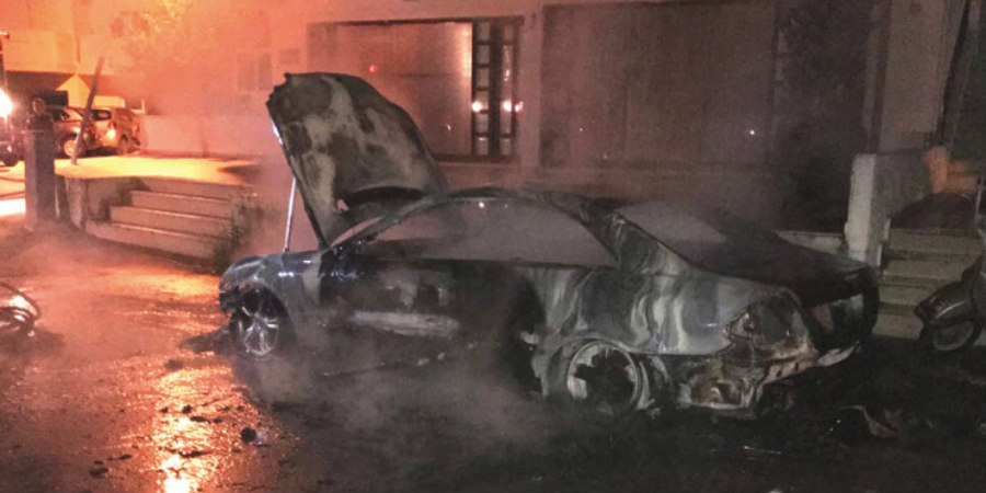 ΛΑΡΝΑΚΑ: Έβαλαν φωτιά σε όχημα γυναίκας 