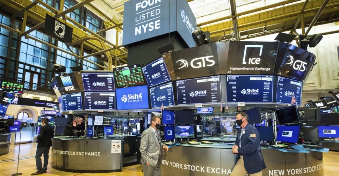 Στο «κόκκινο» η Wall Street μετά την κατάρρευση των συνομιλιών για το χρέος