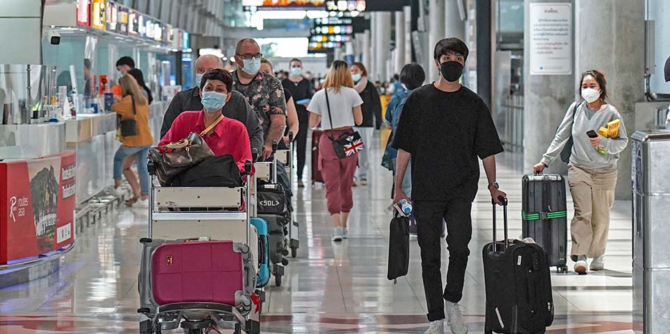 Χωρίς μάσκες σε αεροδρόμια και πτήσεις οι κανόνες θα διαφέρουν σε κάθε εταιρεία - Τι πρέπει να γνωρίζετε 