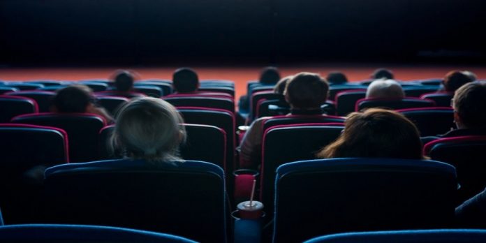 ΥΠΟΥΡΓΕΙΟ ΥΓΕΙΑΣ: Θέλεις να πας σε κλειστό θέατρο ή σινεμά; Αυτό είναι το πρωτόκολλο και τα μέτρα που ισχύουν