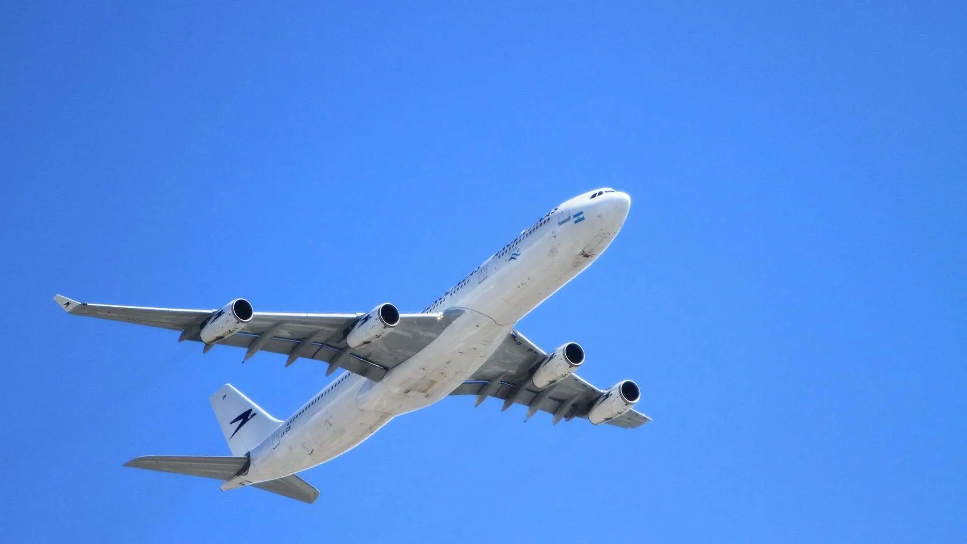 Προσοχή αν ταξιδεύετε σε αυτή τη χώρα – Επιβλήθηκε απαγόρευση κυκλοφορίας, συνεχιζόμενες αναταραχές – Ταξιδιωτική οδηγία από ΥΠΕΞ