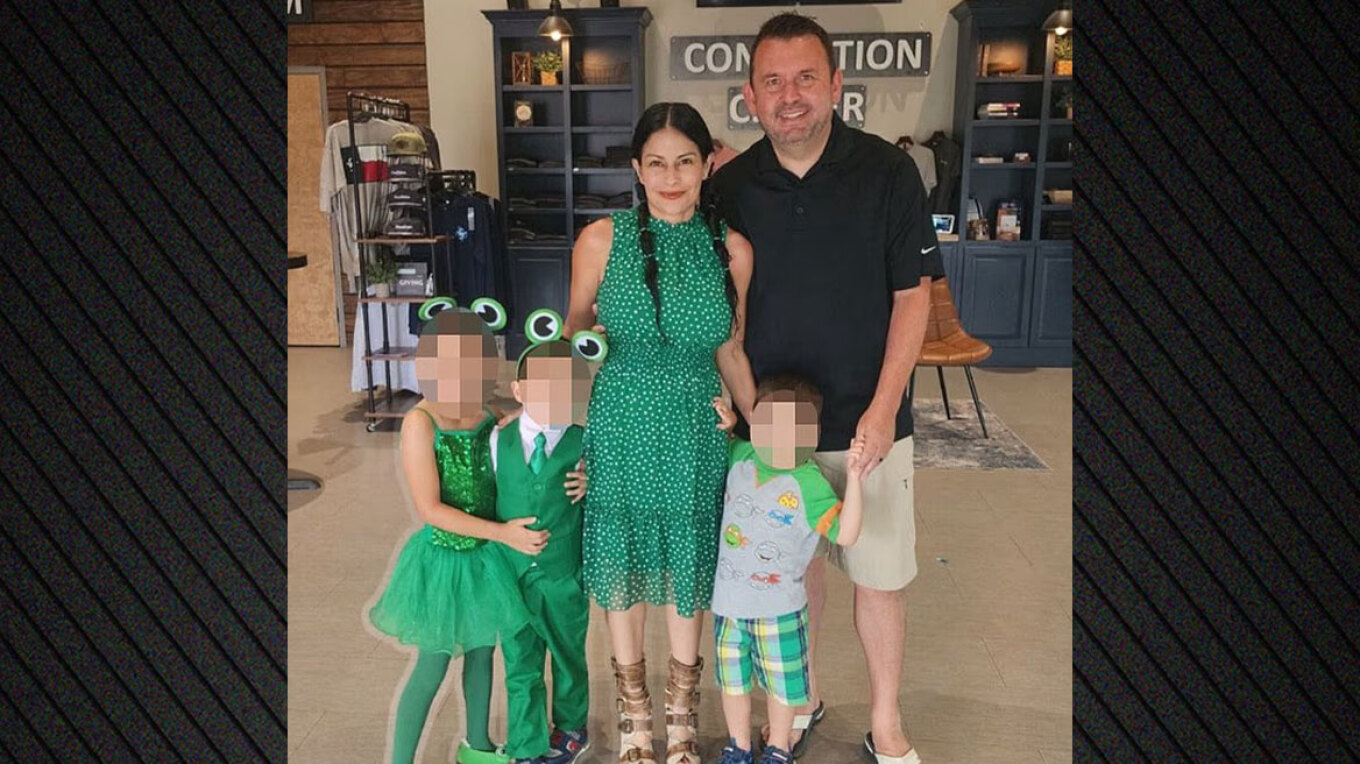 Μητέρα τριών παιδιών και μοντέλο του OnlyFans συνελήφθη ως επικεφαλής σε κύκλωμα μαστροπείας - Εκδιδόταν κι η ίδια από τον σύζυγο της