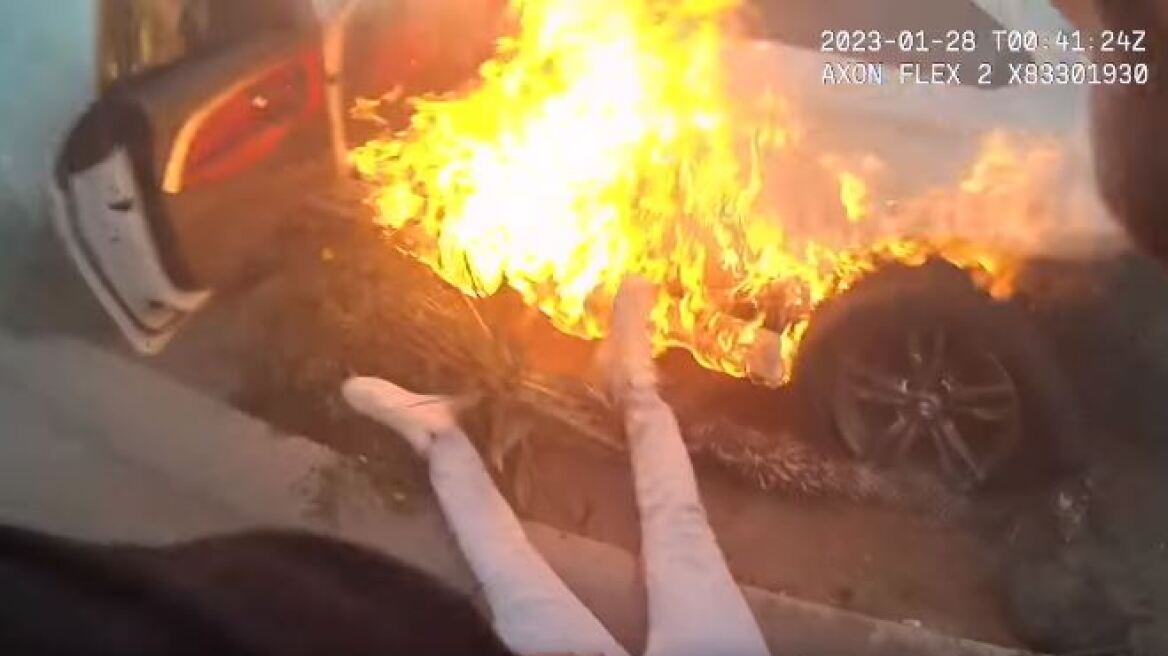 «Ήρωας» κομμωτής σώζει οδηγό από φλεγόμενο όχημα στο Λας Βέγκας - Δείτε βίντεο
