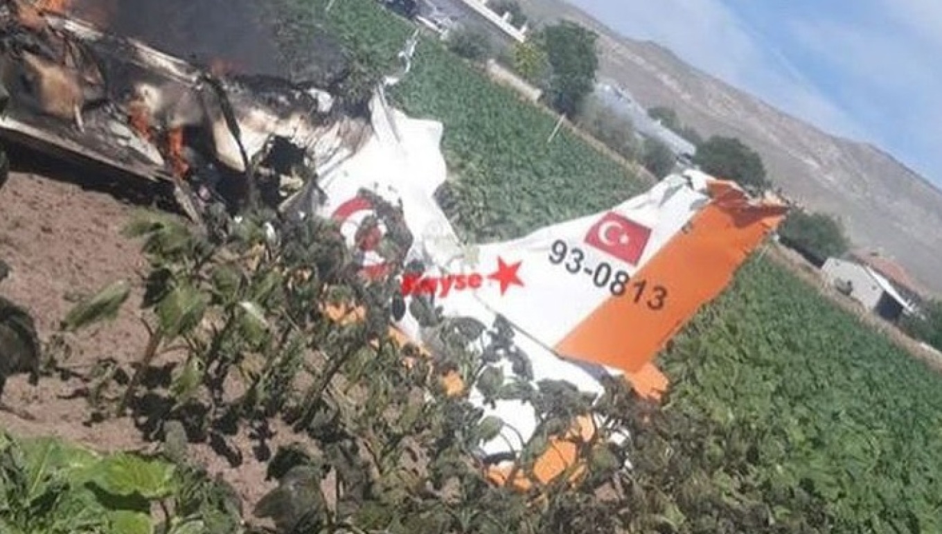 Συνετρίβη εκπαιδευτικό αεροσκάφος στην Τουρκία: Νεκροί οι δύο πιλότοι - Δείτε βίντεο