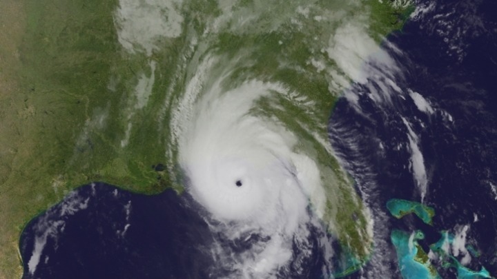 Η καταιγίδα Μάικλ απειλεί τη Βόρεια Καρολίνα και τη Βιρτζίνια