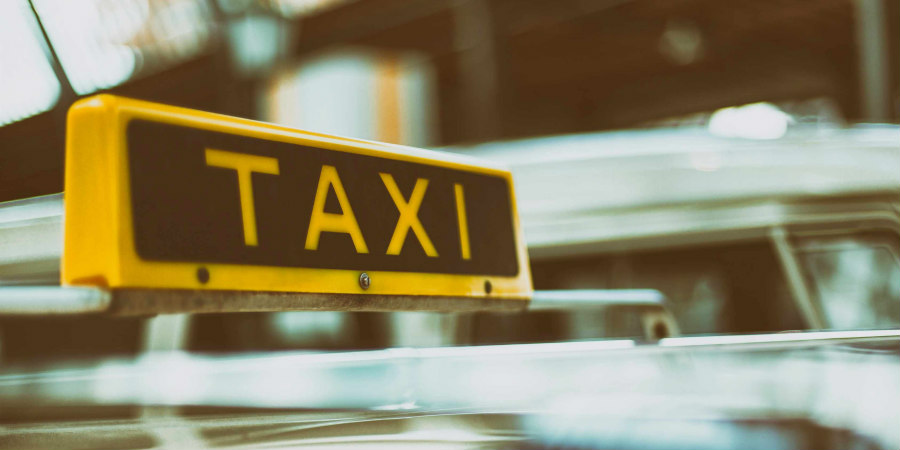 Σε εξέλιξη η κινητοποίηση των οδηγών ταξί: «Δεν είμαστε λαθρέμποροι» 