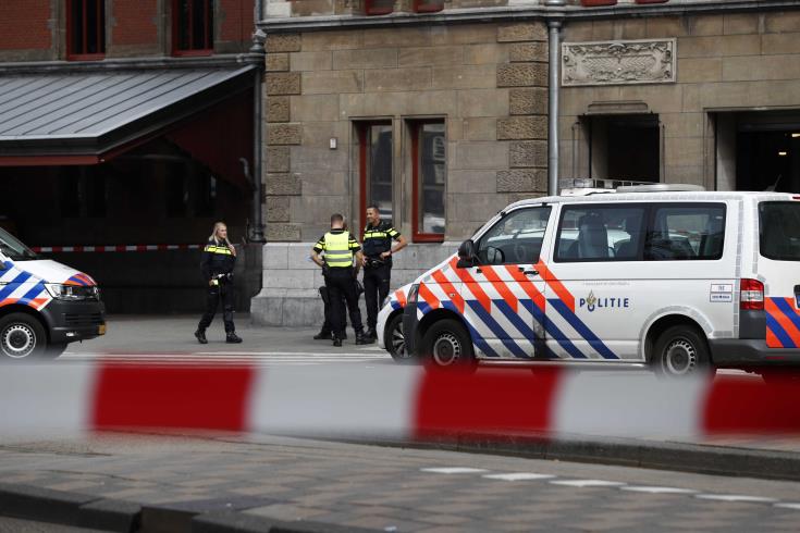 OΛΛΑΝΔΙΑ: Αστυνομικοί πυροβόλησαν άνδρα κοντά στο κτήριο της κεντρικής τράπεζας στο Άμστερνταμ 