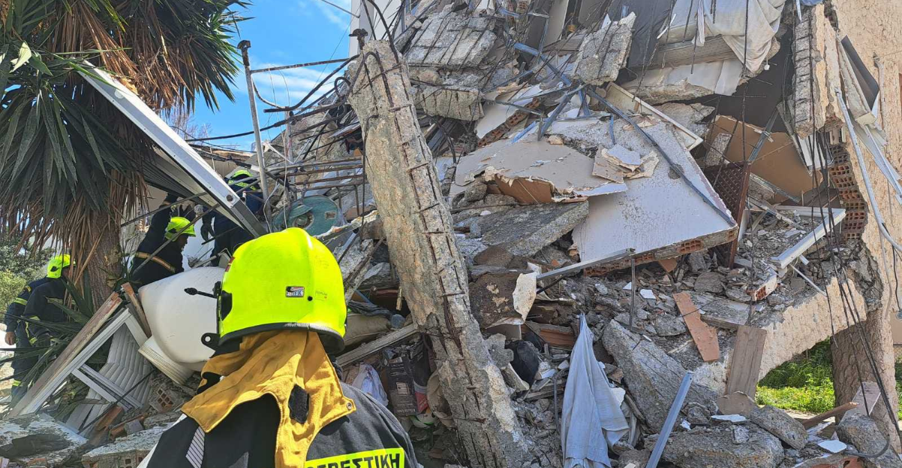 Κατάρρευση κτιρίου στη Γερμασόγια: Πληροφορίες για εγκλωβισμένους - Βίντεο και φωτογραφίες από το σημείο