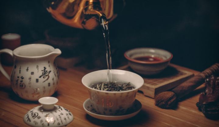 Τι συμβαίνει σε όσους πίνουν συχνά τσάι – Το πράσινο ή το μαύρο έχει μεγαλύτερο όφελος;