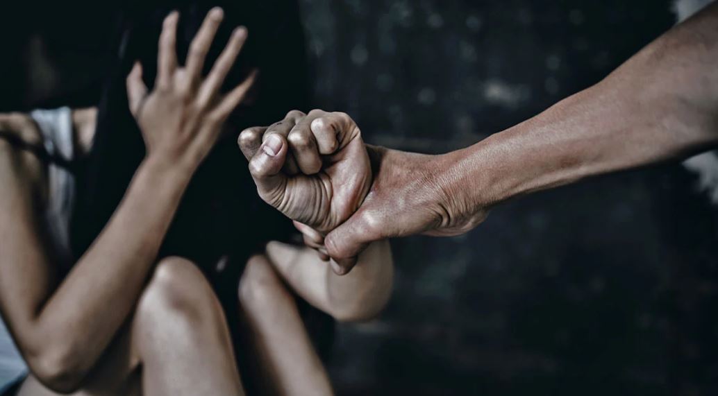 Ελλάδα: Άγριο βιασμό «έδειξε» το ιατροδικαστικό πόρισμα της 32χρονης στο Διδυμότειχο - Τη χτυπούσε ακόμη και με ξύλο