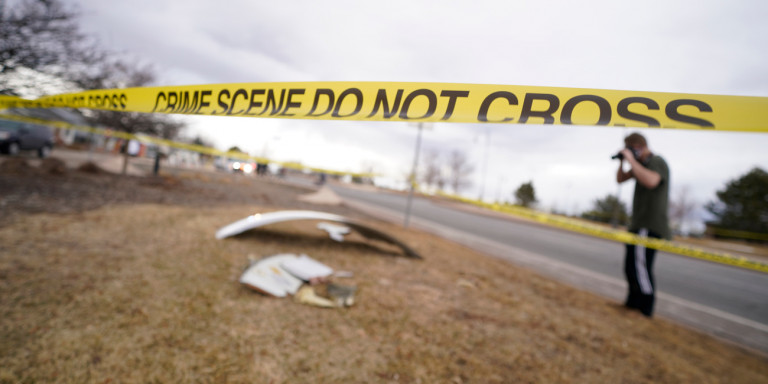 ΗΠΑ: «Βροχή» από συντρίμμια αεροσκάφους στο Ντένβερ -Κομμάτια έπεσαν σε αυλή σπιτιού 