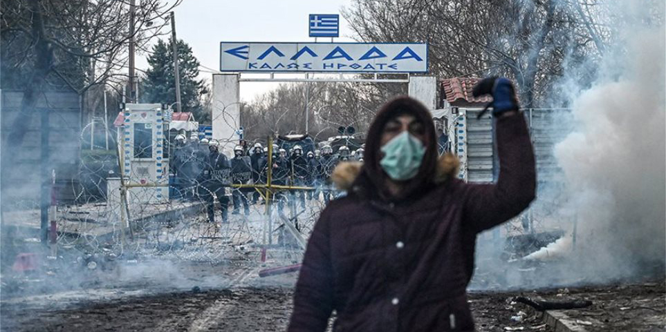 ΕΒΡΟΣ: Τούρκοι αστυνομικοί κάνουν χρήση δακρυγόνων προς την Ελληνική πλευρά των συνόρων - VIDEO