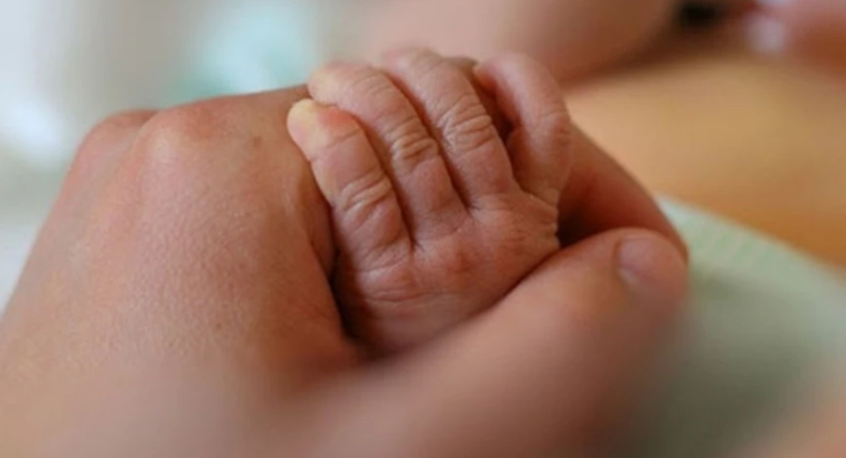 Τουρίστρια γέννησε σε τουαλέτα ξενοδοχείου στη Ρόδο – Αναφορές πως το παιδί είναι νεκρό