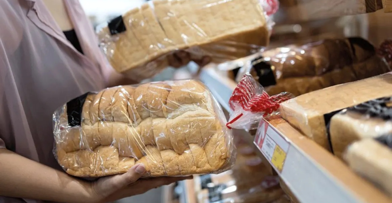Συσκευασμένα ψωμιά και δημητριακά συνδέονται με κίνδυνο καρκίνου - Τι έδειξε νέα έρευνα