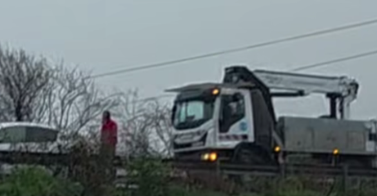 Ζημιές από την κακοκαιρία: Καλώδια έπεσαν σε αυτοκίνητο - Προβλήματα στο δίκτυο ρεύματος - Βίντεο