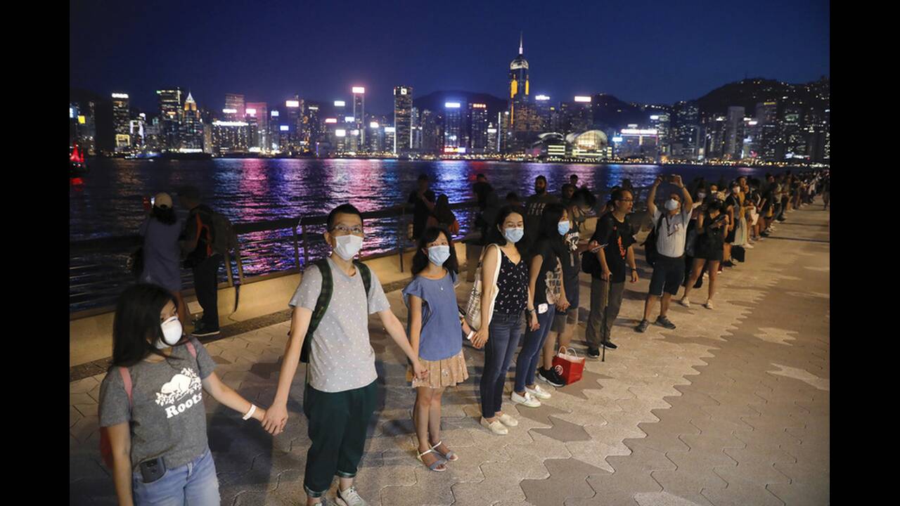 Επίκειται νέα διαδήλωση στο Χονγκ Κονγκ, ενώ παραμένουν κλειστοί οι πλείστοι σταθμοί του μετρό