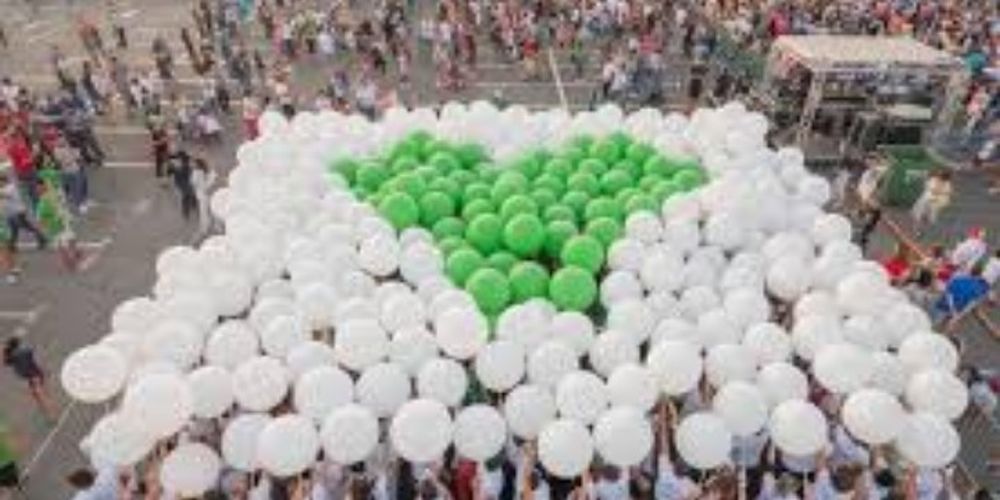 Ρουμανία: Μία καρδιά από βιοδιασπώμενα μπαλόνια στα ρεκόρ Γκίνες