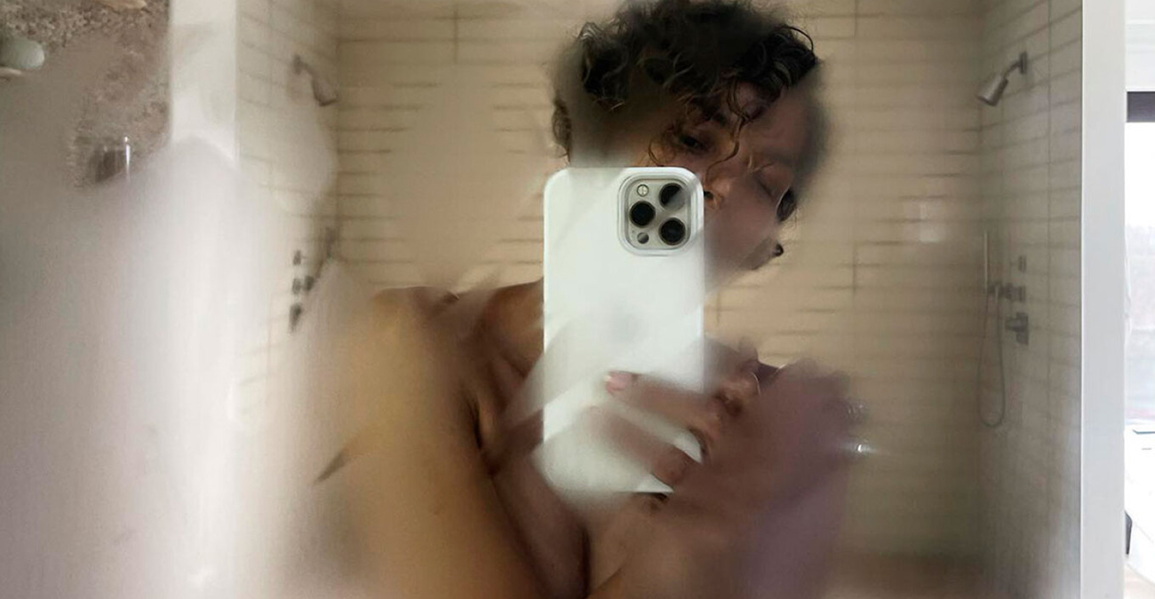 Χάλι Μπέρι: Ποζάρει γυμνή μπροστά στον θολωμένο καθρέφτη της - Δείτε φωτογραφίες