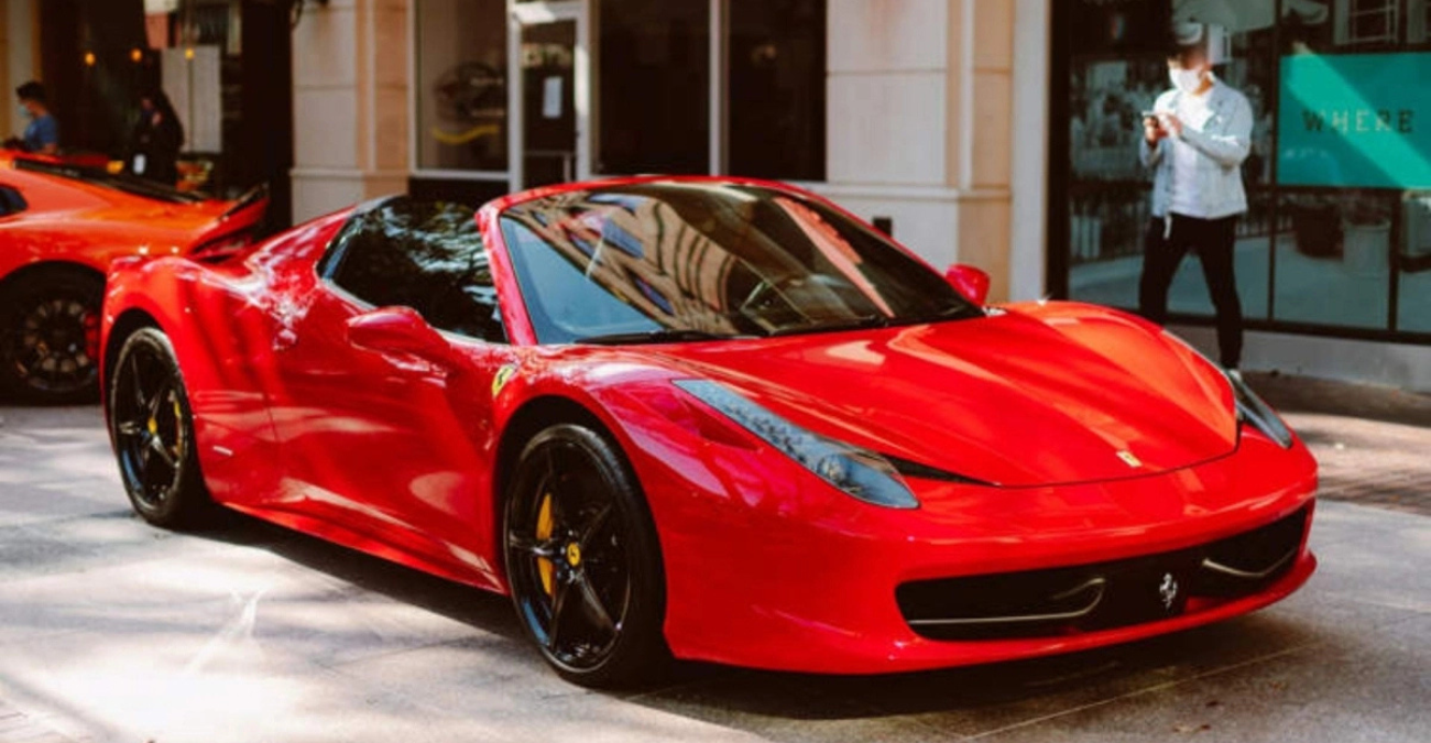 Η απάτη της χρονιάς στη Γαλλία: Τον σταμάτησαν για υπερβολική ταχύτητα με Ferrari και δήλωσε «άστεγος»