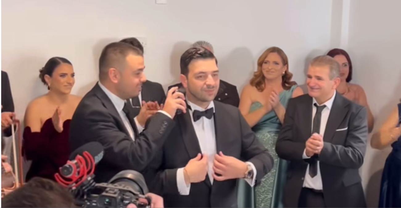 Λάμπει από ευτυχία ο Χάρης Παπαθεοχάρους – Παντρεύεται σήμερα τη Θεογνωσία - Συγκίνηση και δάκρυα στα «αλλάματα» - Δείτε φωτογραφίες