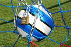 Ποδοσφαιρικό λουκέτο μέχρι την 1η Ιουνίου λόγω κορωνοϊού, ανακοίνωσε ο Πρωθυπουργός