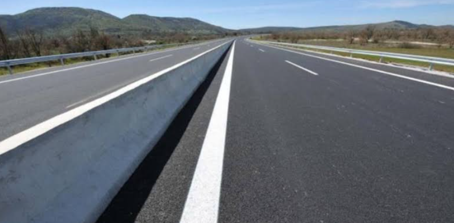 Απίστευτη εικόνα σε δρόμο της Κύπρου - Το φορτίο σε φορτηγό που προκάλεσε αντιδράσεις