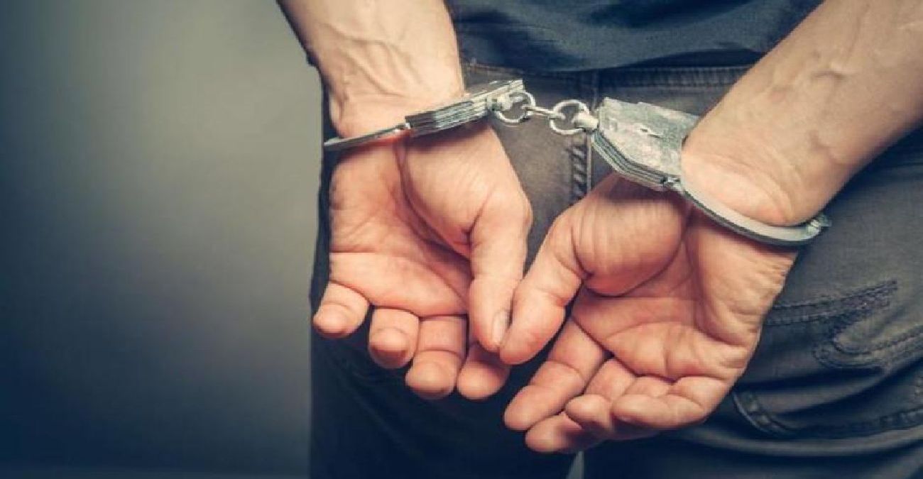 Χειροπέδες σε 73χρονο - Εκκρεμούσε ένταλμα σύλληψης εναντίον του για σωρεία αδικημάτων