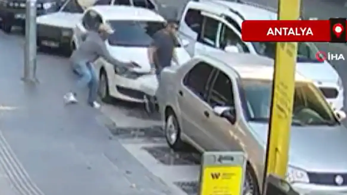 Άγρια επίθεση στην Τουρκία: Του έστησε ενέδρα και τον πυροβόλησε τρεις φορές ενώ κουβαλούσε τούρτα γενεθλίων - Δείτε βίντεο