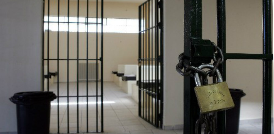 Όργιο στη φυλακή: 23χρονη υπάλληλος και ο κρατούμενος την «έβρισκαν» στο δωμάτιο του γιατρού