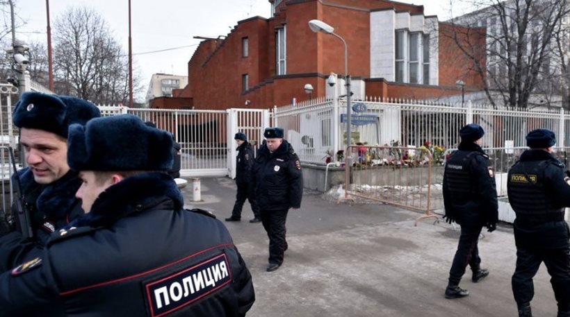 Ένοπλος σκότωσε έναν άντρα και κρατά ομήρους σε εργοστάσιο στη Μόσχα - LIVE ΕΙΚΟΝΑ 