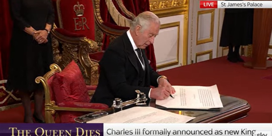 Επίσημα και βασιλιάς ο Κάρολος Γ - Δείτε όλο το βίντεο απο την ανακήρυξη του 