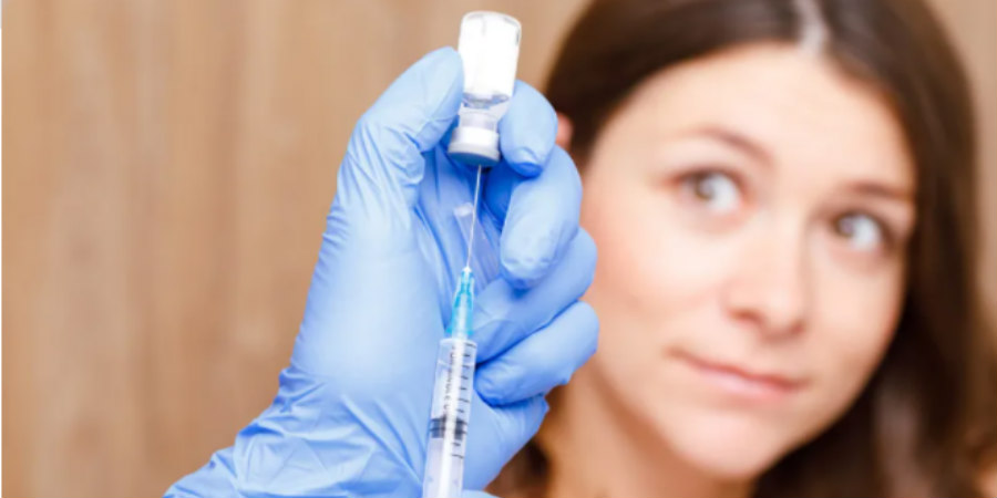 Εμβόλια: Πώς να ξεπεράστε τον φόβο για τις βελόνες με 3 κινήσεις
